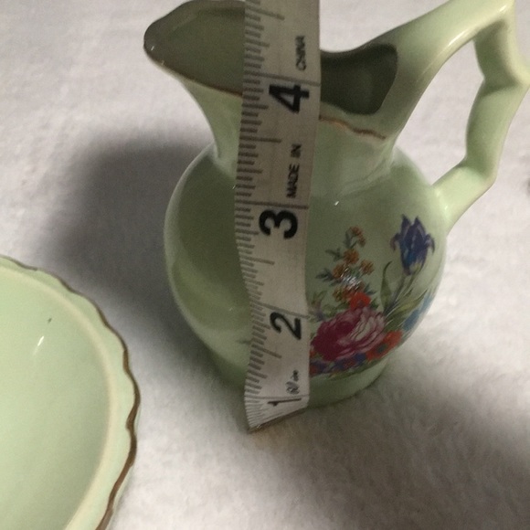 Small light green pitcher with flowers & matching bowl. Both trimmed in gold - Picture 4 of 7